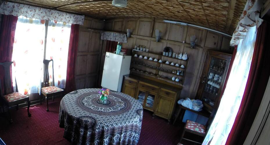 Dar Palace Houseboat, Srinagar 3